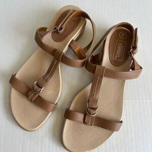 Basic Editions Sz 7 Beige Sandals Adjustable Straps Open Toe Ankle‎ Closure
